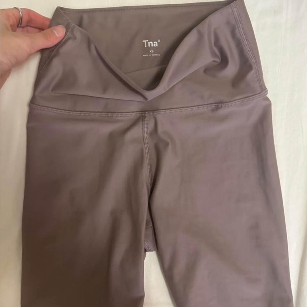 Tna Aritzia Taupe 7” Biker Shorts | Size XS